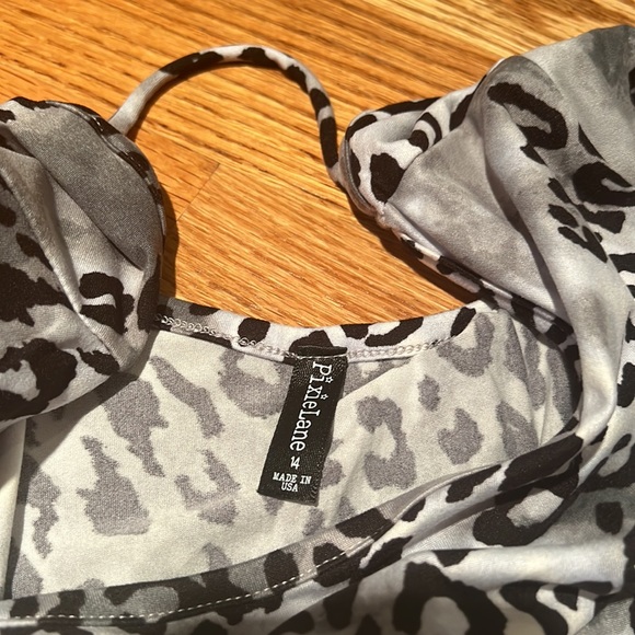 PixieLane short sleeve jumpsuit cheetah print size 14 like new be happy material - Picture 4 of 5